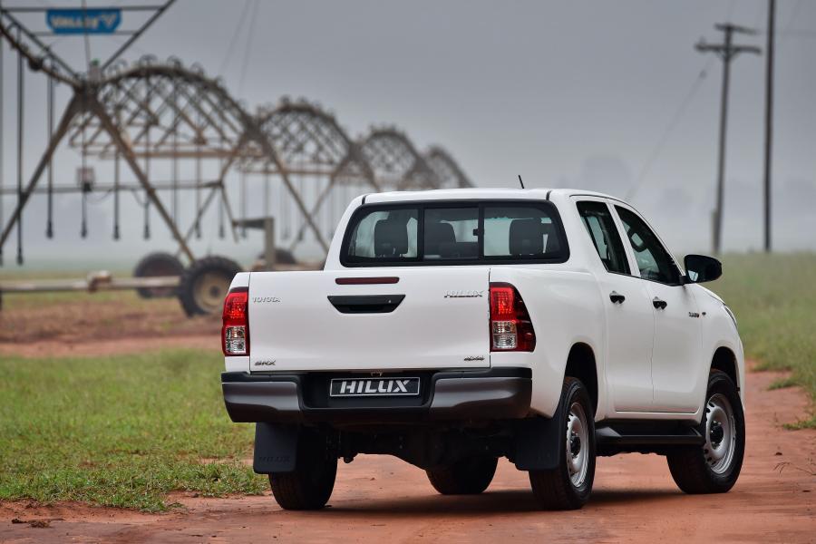  Toyota Hilux 4x4 SRX Double Cab 2016 года  (ZA) (фото 21 из 35)